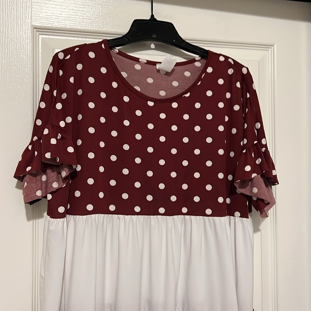 NWOT Women’s SS Polka Dot Top - Picture 3 of 8